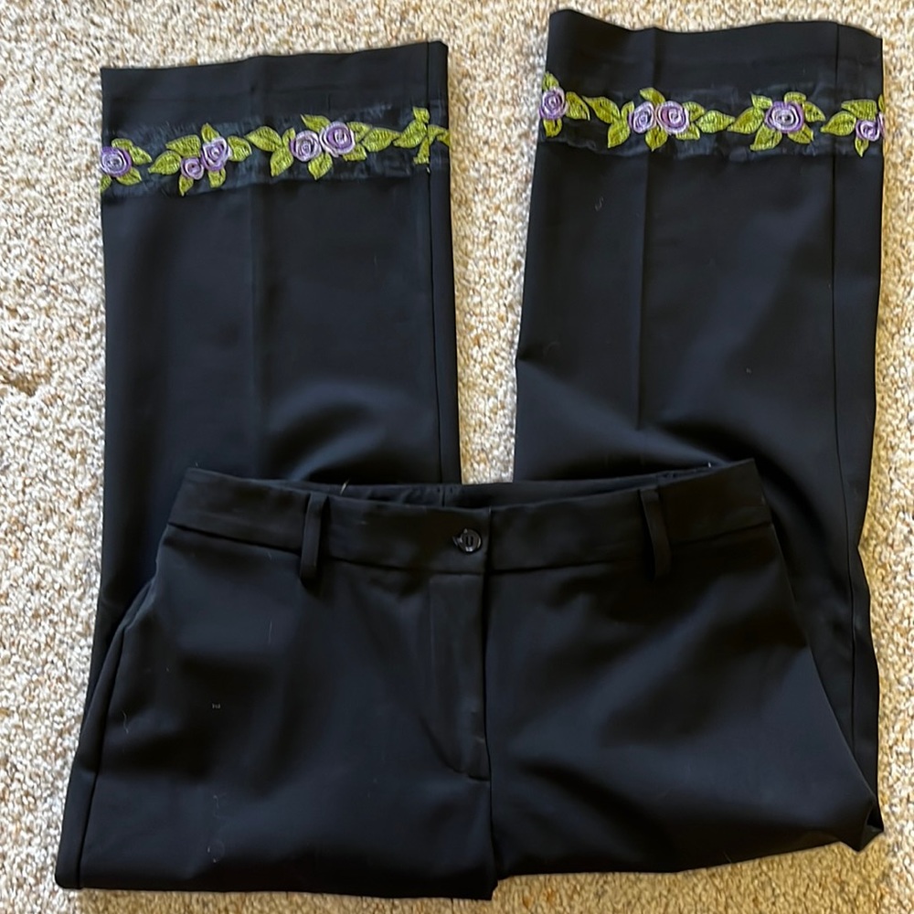 KAREN KANE BLACK EMBROIDERED CAPRI